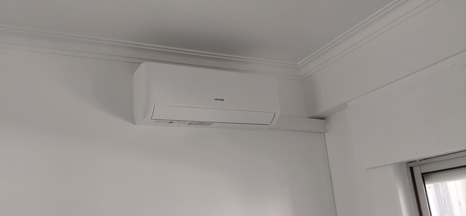 Ar condicionado mural recém-instalado